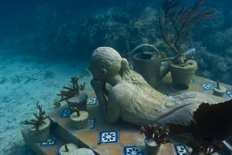Illustration for article titled The Astonishing Treasures of Underwater Art Galleries